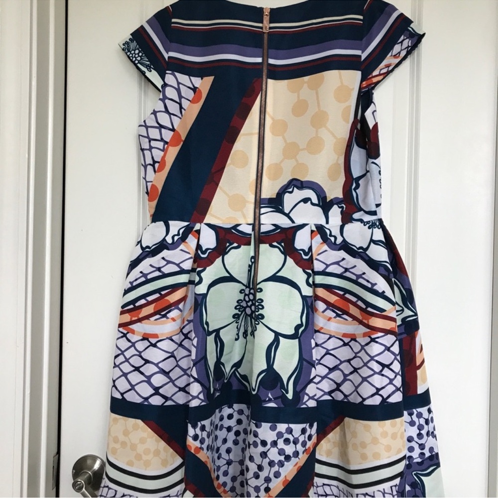 Ted Baker London White and Blue Flutter Sleeve Mini Dress size 4 TB, USA= 8-10. - Picture 5 of 7